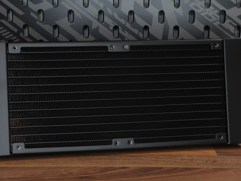be-quiet-light-loop-io-lcd-240-radiator.JPG